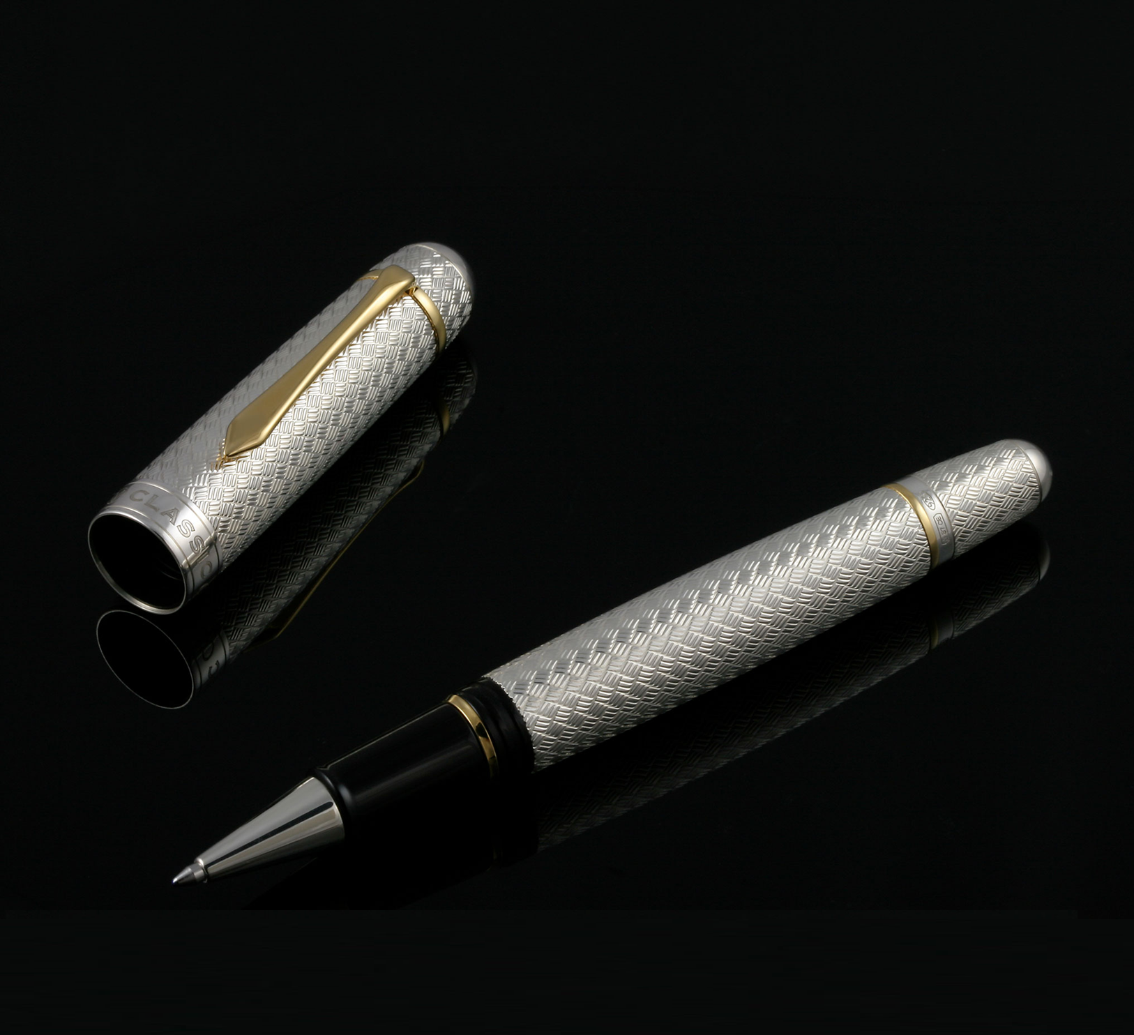 Classic Pens CP8 Murelli Vannerie rollerball pen, uncapped alternate view