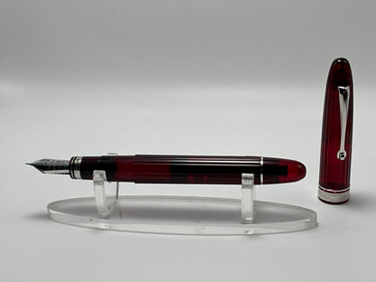 Omas Cocktail Bloody Mary fountain pen uncapped