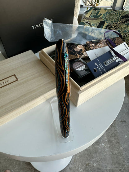 TACCIA Miyabi Empress Sunset Peacock fountain pen, alternate view