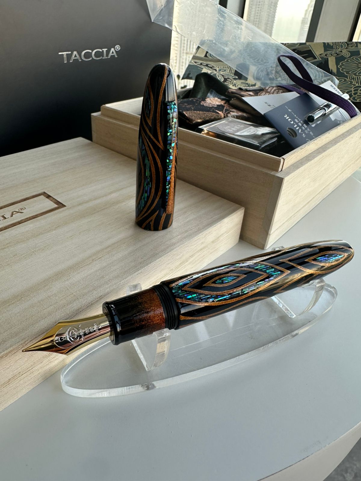 TACCIA Miyabi Empress Sunset Peacock fountain pen with full presentation set