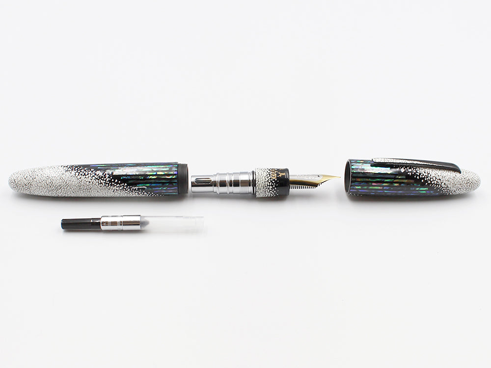 Taccia Empress Winter Breath fountain pen disassembled