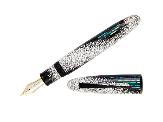 Taccia Empress Winter Breath Urushi Lmited Edition 041/288 B 18K Gold nIB Fountain Pen